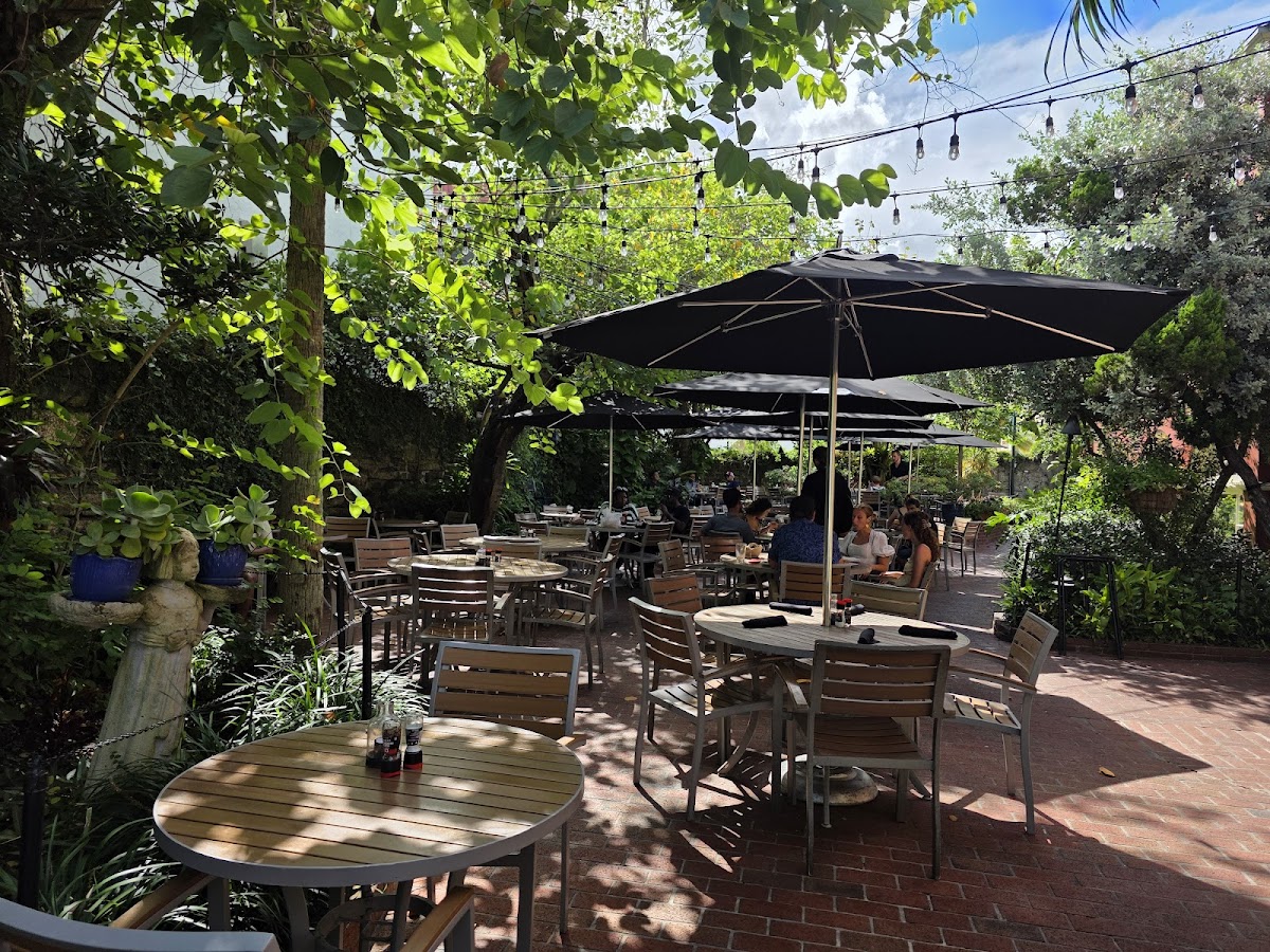 Harry's Seafood, Bar & Grille